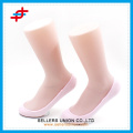 2016 neues Design farbige unsichtbare weiche Socken für den frischen Stil der Damen
